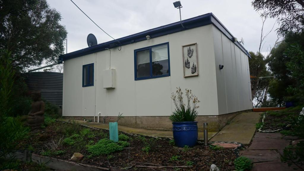Beach front airbnb, smell the&nbsp;sea.