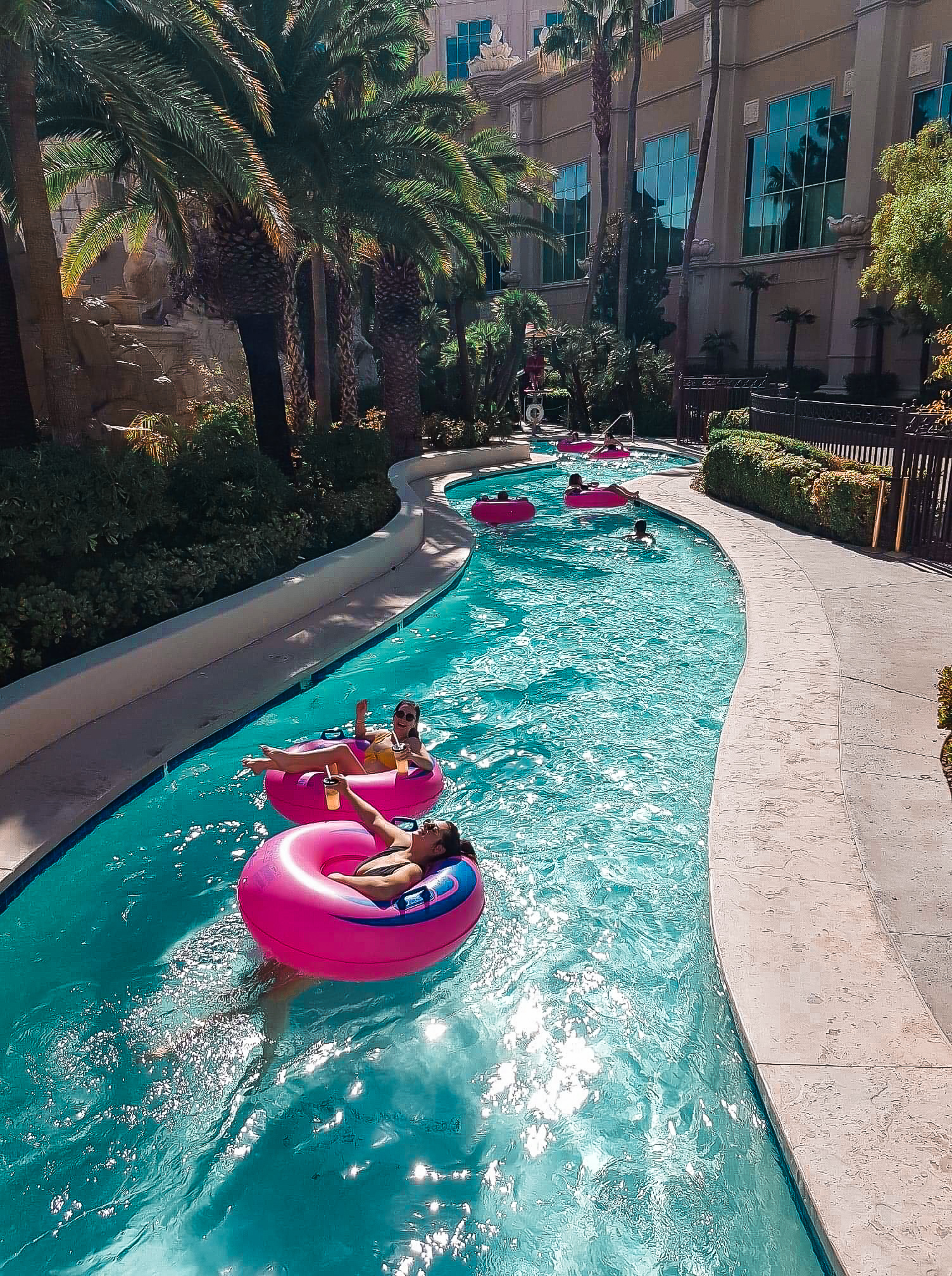 48381517_346693819460880_5706899148444270592_n-2